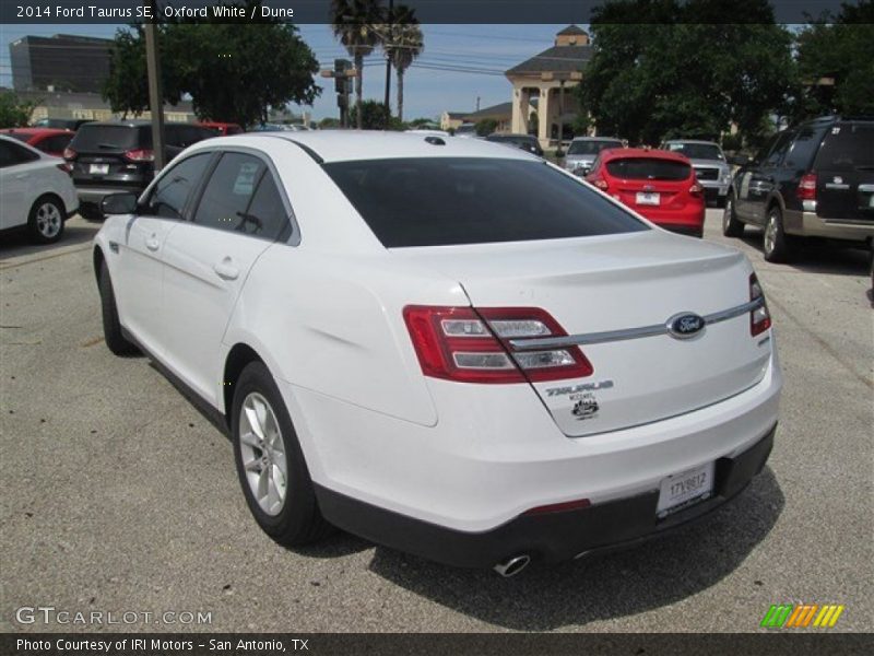 Oxford White / Dune 2014 Ford Taurus SE