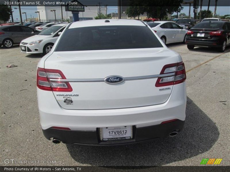 Oxford White / Dune 2014 Ford Taurus SE