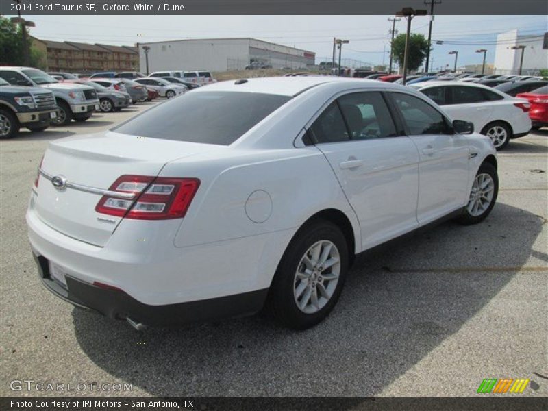 Oxford White / Dune 2014 Ford Taurus SE