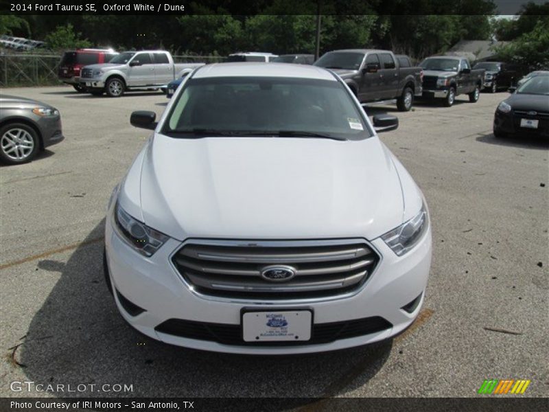 Oxford White / Dune 2014 Ford Taurus SE
