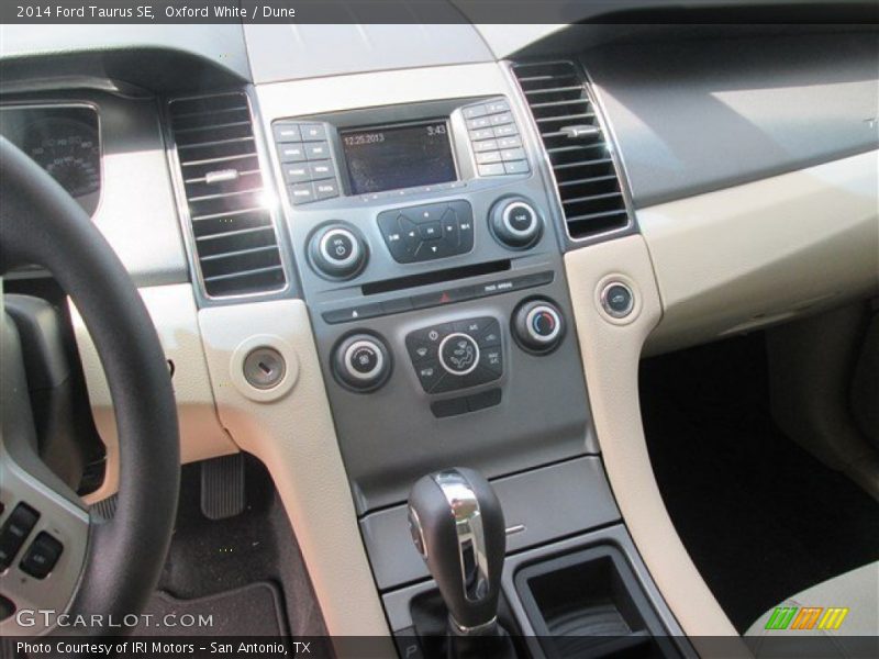 Oxford White / Dune 2014 Ford Taurus SE