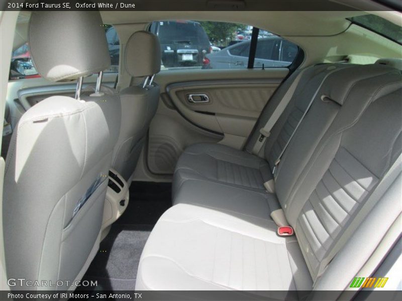 Oxford White / Dune 2014 Ford Taurus SE