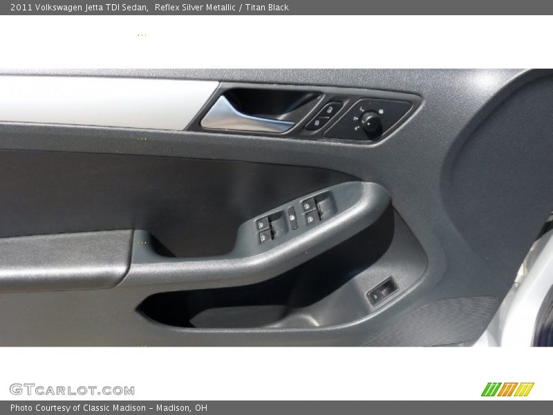 Reflex Silver Metallic / Titan Black 2011 Volkswagen Jetta TDI Sedan