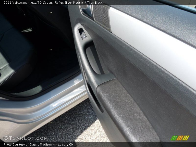 Reflex Silver Metallic / Titan Black 2011 Volkswagen Jetta TDI Sedan