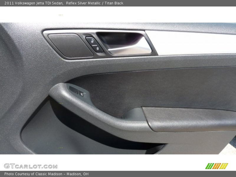 Reflex Silver Metallic / Titan Black 2011 Volkswagen Jetta TDI Sedan
