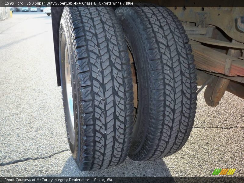 Oxford White / Blue 1999 Ford F350 Super Duty SuperCab 4x4 Chassis