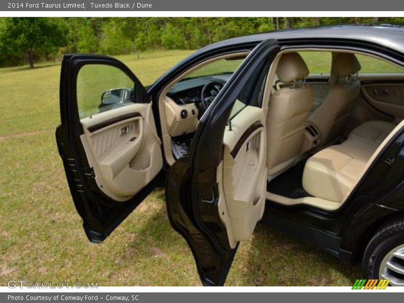 Tuxedo Black / Dune 2014 Ford Taurus Limited