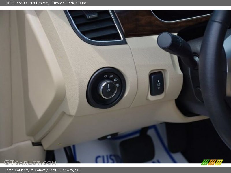 Tuxedo Black / Dune 2014 Ford Taurus Limited