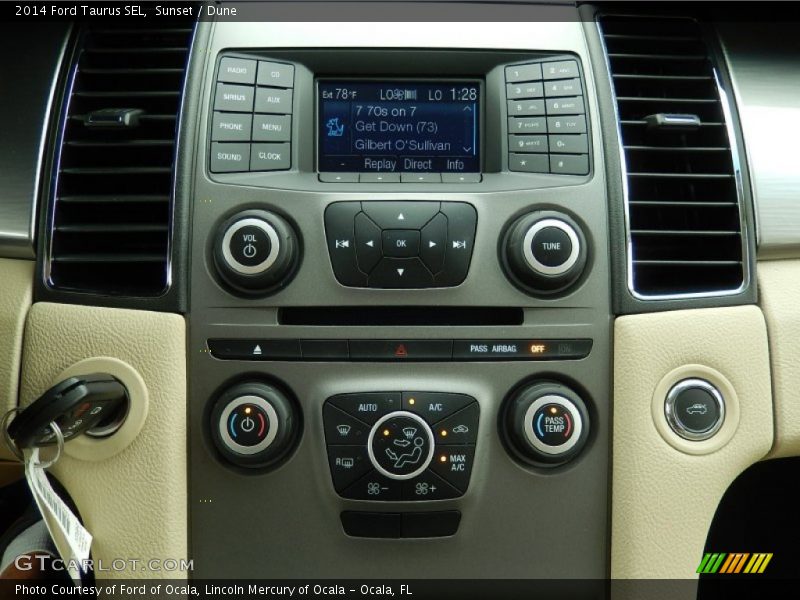 Controls of 2014 Taurus SEL