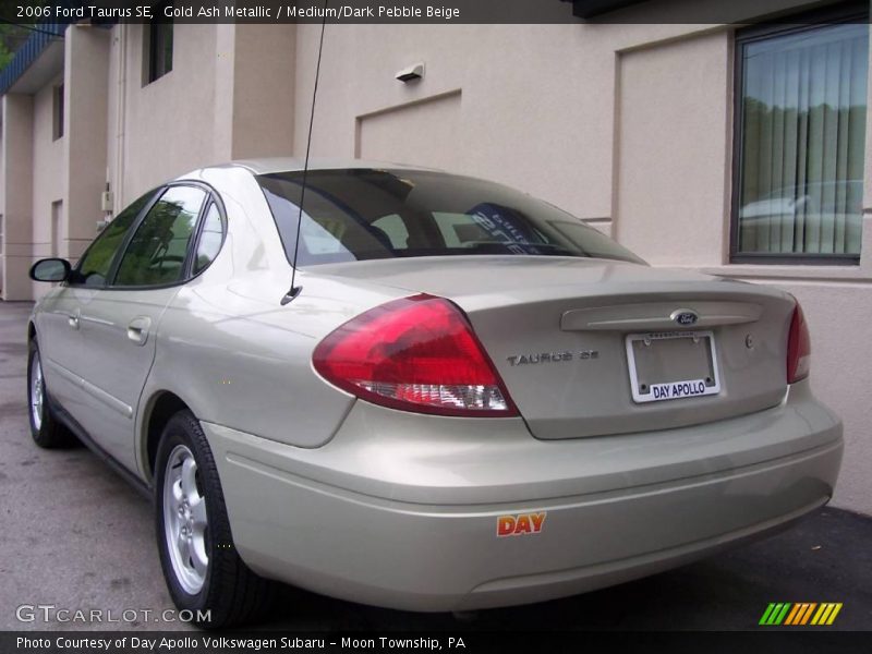 Gold Ash Metallic / Medium/Dark Pebble Beige 2006 Ford Taurus SE