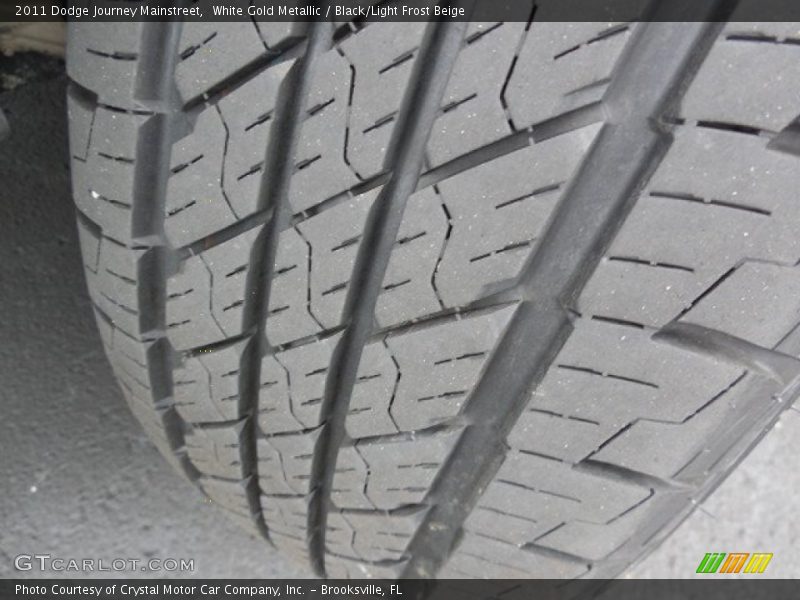 White Gold Metallic / Black/Light Frost Beige 2011 Dodge Journey Mainstreet