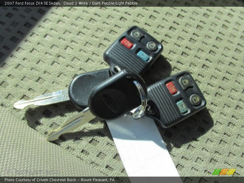 Cloud 9 White / Dark Pebble/Light Pebble 2007 Ford Focus ZX4 SE Sedan