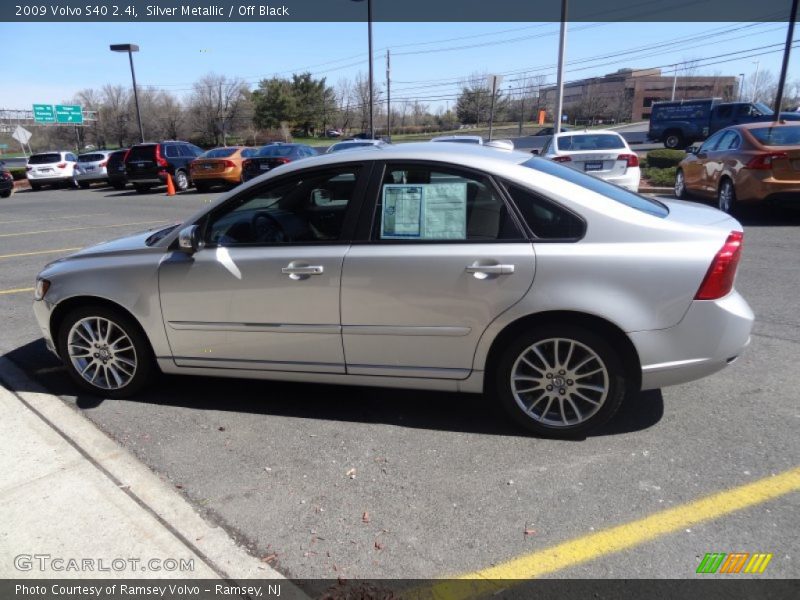 Silver Metallic / Off Black 2009 Volvo S40 2.4i