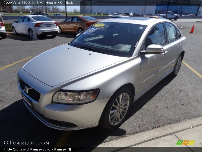 Silver Metallic / Off Black 2009 Volvo S40 2.4i