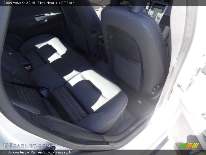 Silver Metallic / Off Black 2009 Volvo S40 2.4i