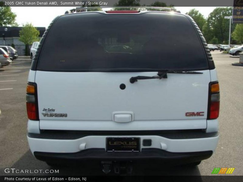 Summit White / Stone Gray 2005 GMC Yukon Denali AWD
