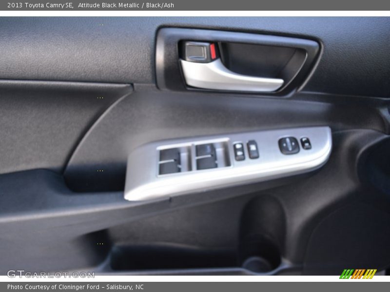 Attitude Black Metallic / Black/Ash 2013 Toyota Camry SE