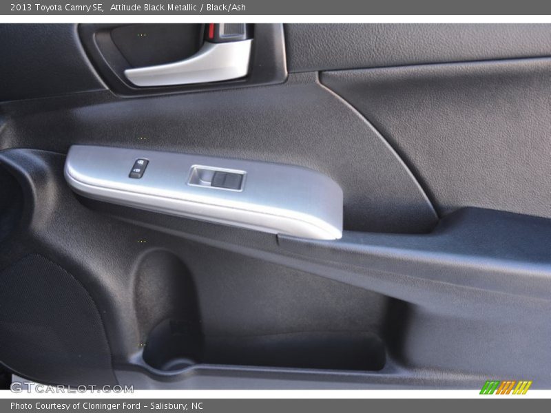 Attitude Black Metallic / Black/Ash 2013 Toyota Camry SE