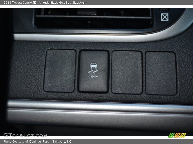 Attitude Black Metallic / Black/Ash 2013 Toyota Camry SE