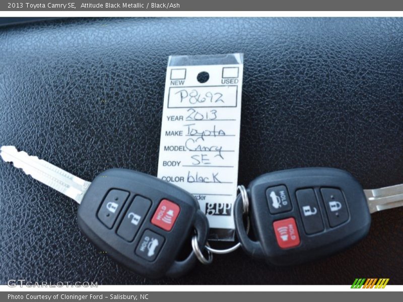 Attitude Black Metallic / Black/Ash 2013 Toyota Camry SE