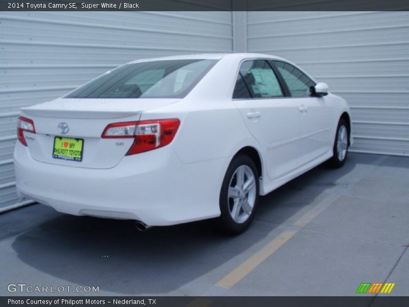 Super White / Black 2014 Toyota Camry SE