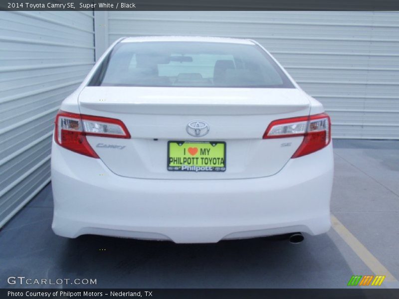 Super White / Black 2014 Toyota Camry SE