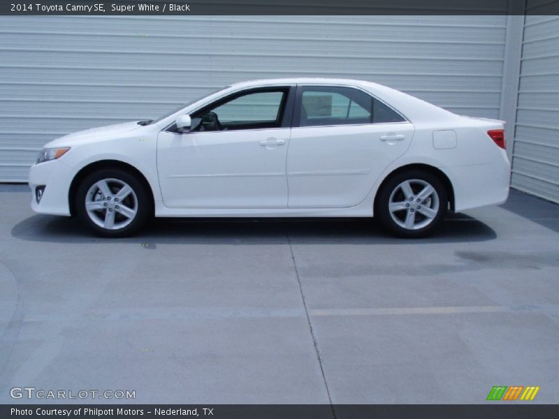 Super White / Black 2014 Toyota Camry SE