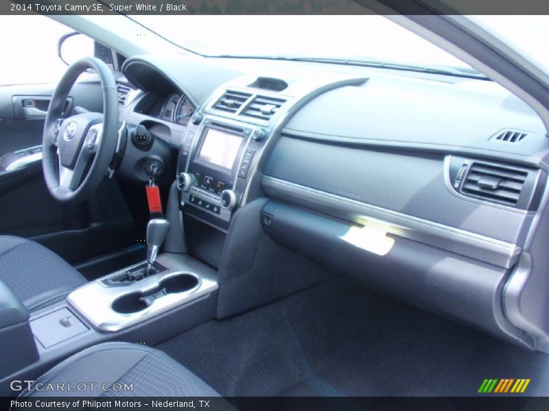 Super White / Black 2014 Toyota Camry SE