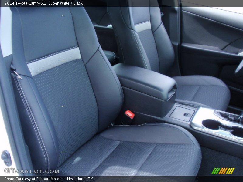 Super White / Black 2014 Toyota Camry SE