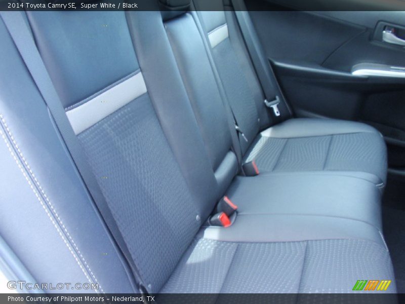 Super White / Black 2014 Toyota Camry SE