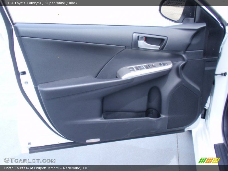 Super White / Black 2014 Toyota Camry SE
