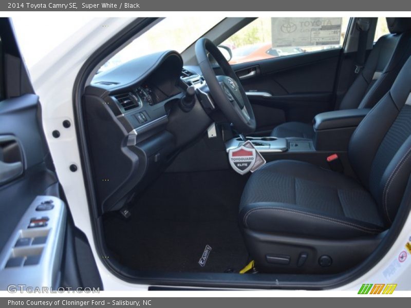 Super White / Black 2014 Toyota Camry SE