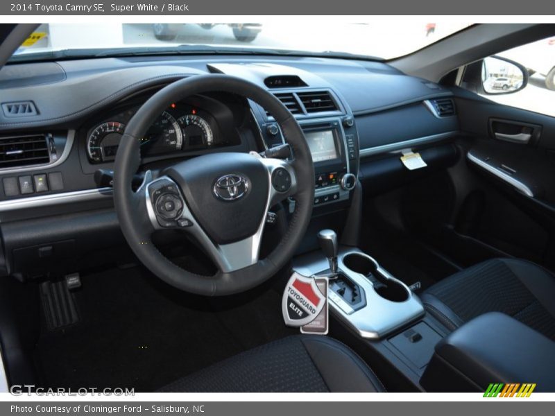 Super White / Black 2014 Toyota Camry SE