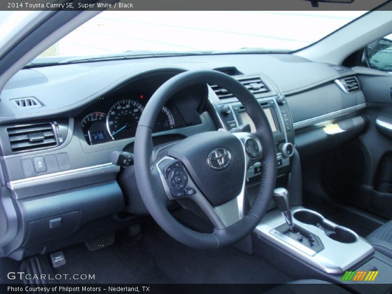 Super White / Black 2014 Toyota Camry SE