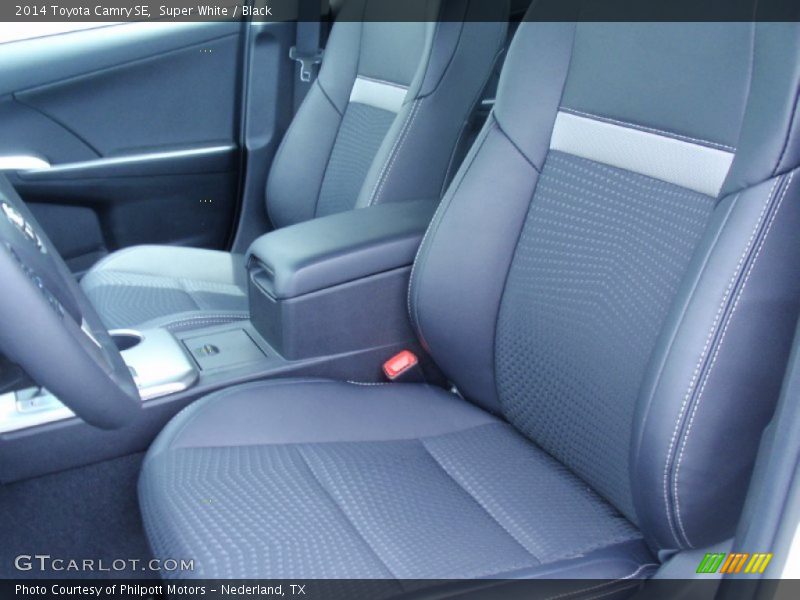 Super White / Black 2014 Toyota Camry SE