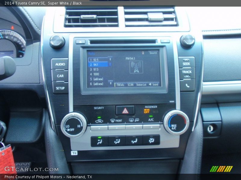 Super White / Black 2014 Toyota Camry SE
