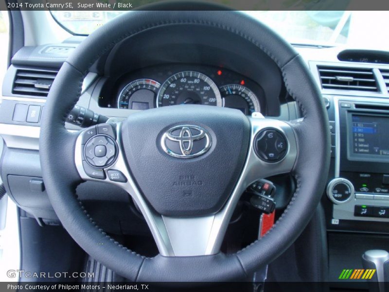 Super White / Black 2014 Toyota Camry SE