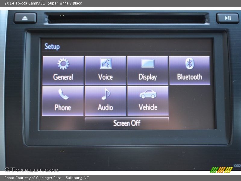 Super White / Black 2014 Toyota Camry SE