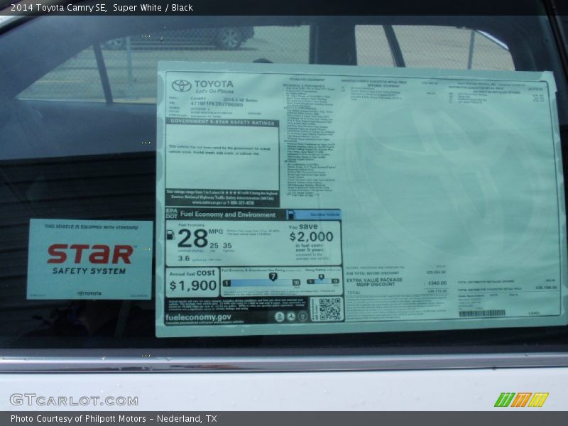 Super White / Black 2014 Toyota Camry SE