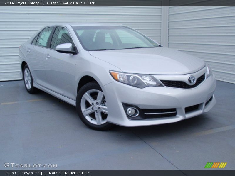 Classic Silver Metallic / Black 2014 Toyota Camry SE