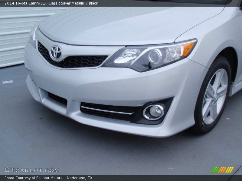 Classic Silver Metallic / Black 2014 Toyota Camry SE