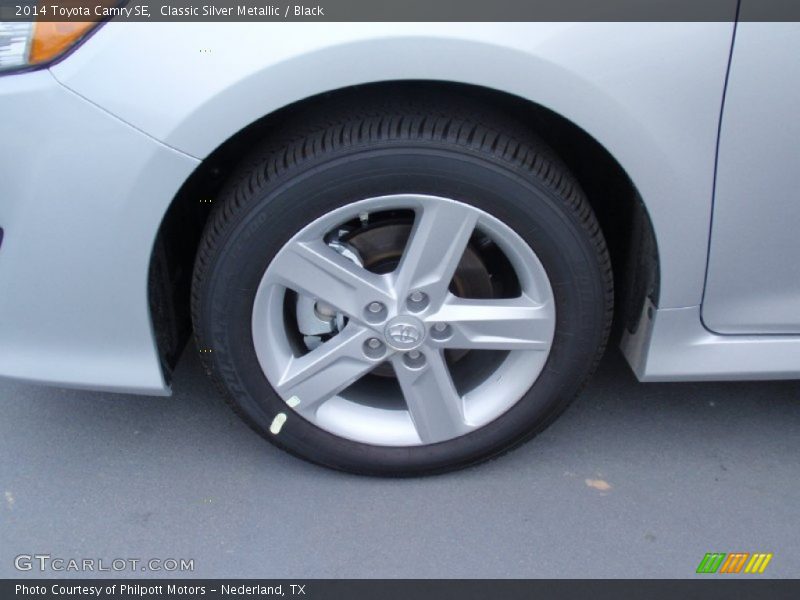 Classic Silver Metallic / Black 2014 Toyota Camry SE