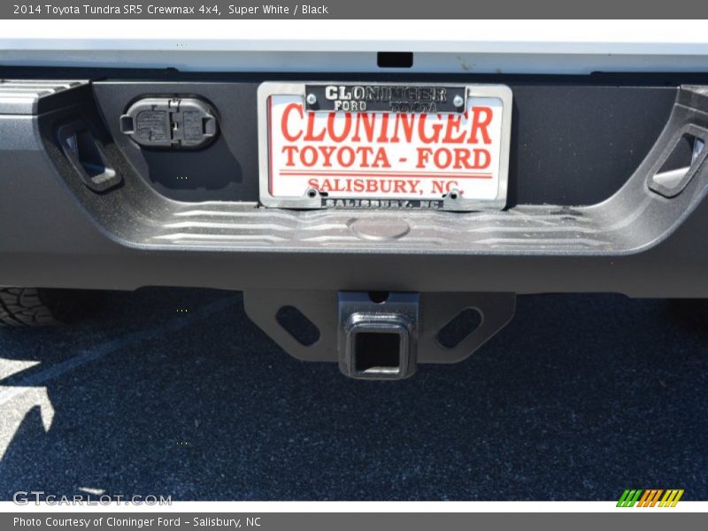 Super White / Black 2014 Toyota Tundra SR5 Crewmax 4x4