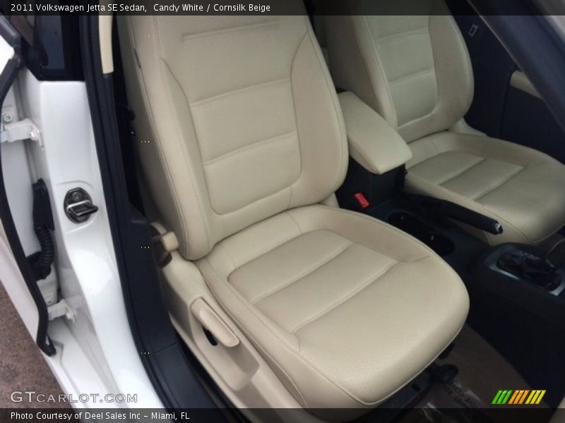 Candy White / Cornsilk Beige 2011 Volkswagen Jetta SE Sedan