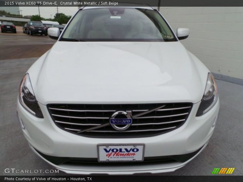 Crystal White Metallic / Soft Beige 2015 Volvo XC60 T5 Drive-E