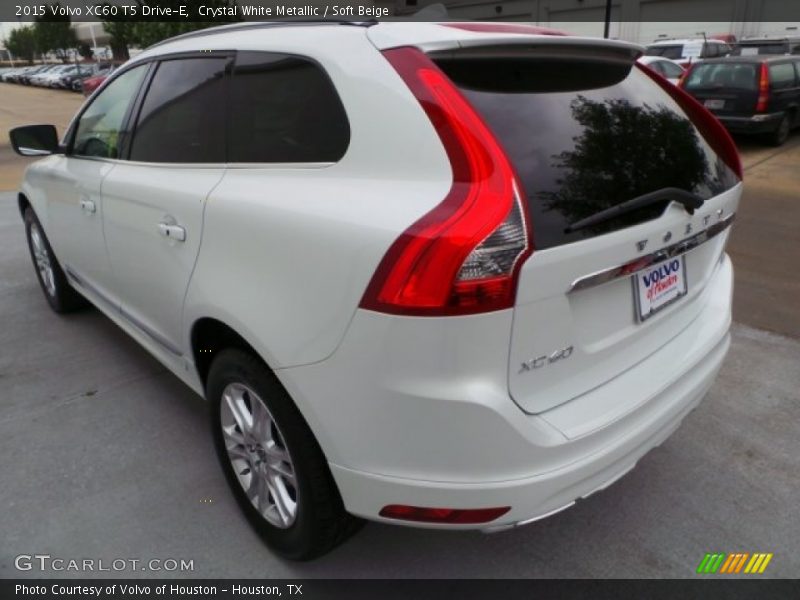 Crystal White Metallic / Soft Beige 2015 Volvo XC60 T5 Drive-E