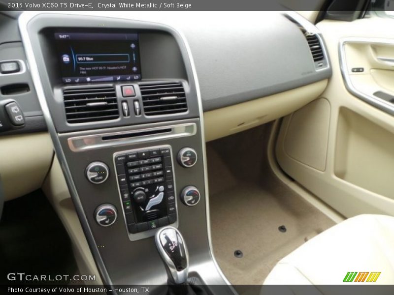 Crystal White Metallic / Soft Beige 2015 Volvo XC60 T5 Drive-E