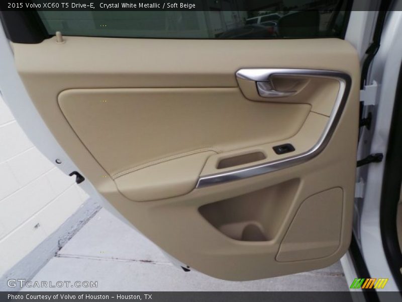 Crystal White Metallic / Soft Beige 2015 Volvo XC60 T5 Drive-E
