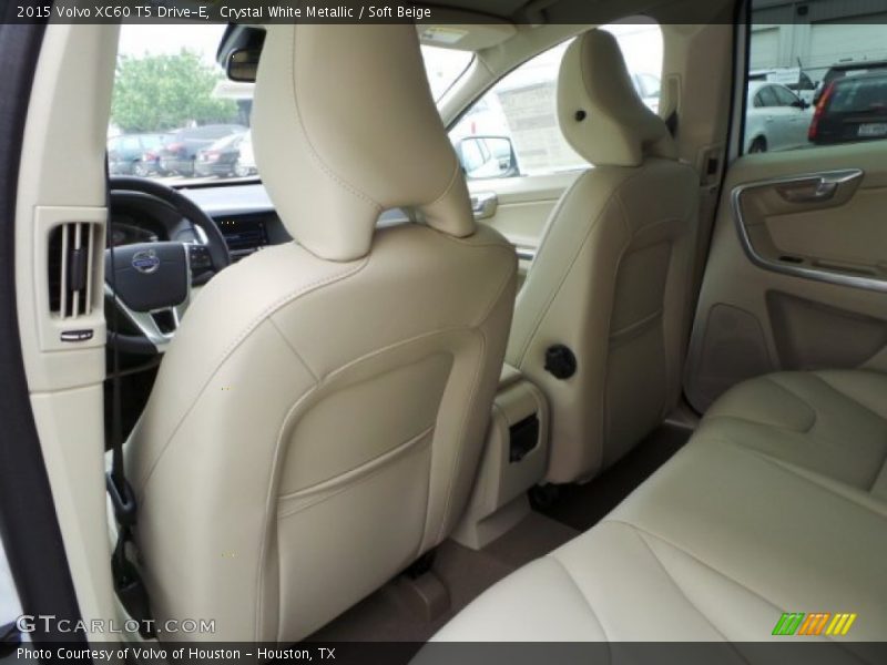 Crystal White Metallic / Soft Beige 2015 Volvo XC60 T5 Drive-E