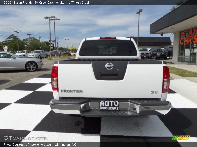Avalanche White / Steel 2012 Nissan Frontier SV Crew Cab